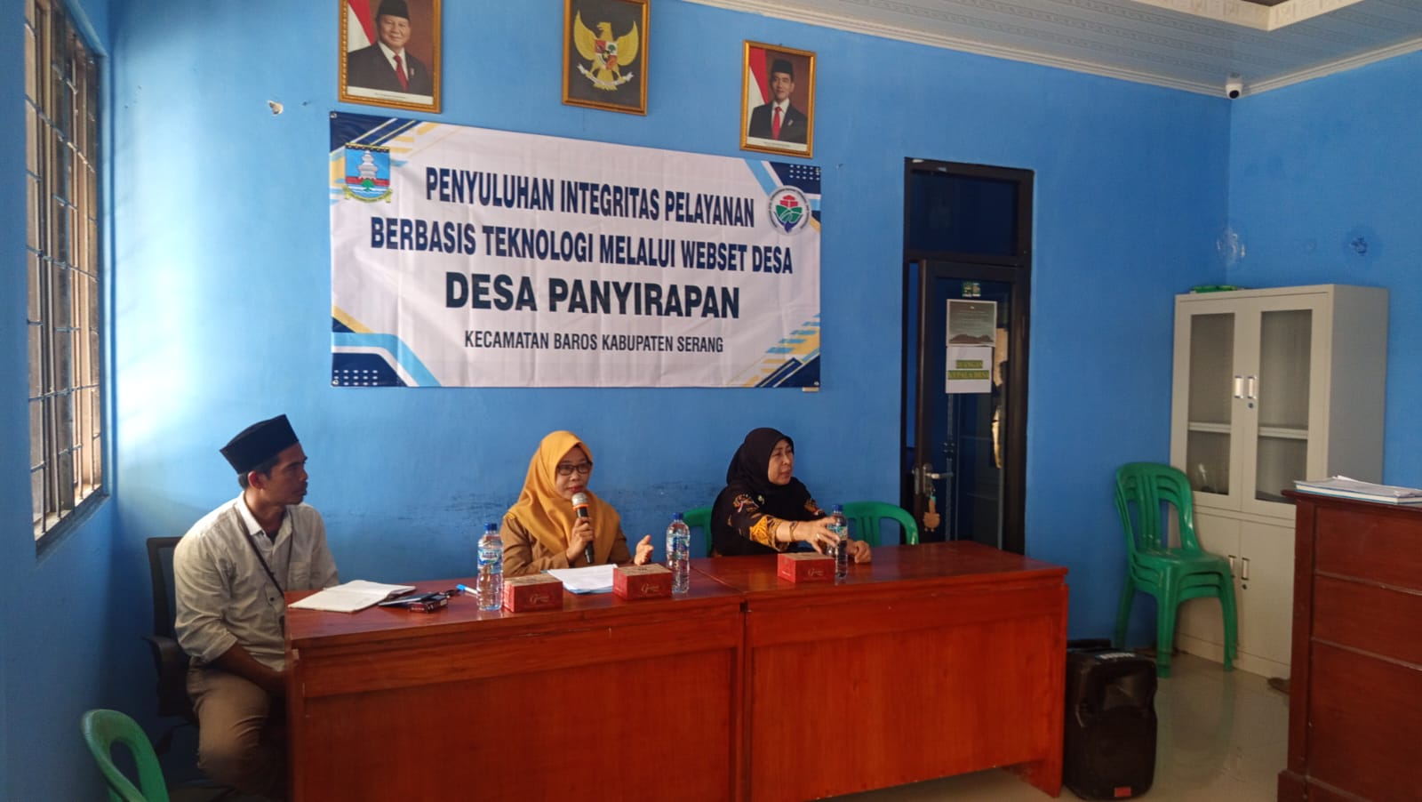 Penyuluhan Integritas Pelayanan Berbasis Teknologi Melalui Website Desa di Desa Panyirapan
